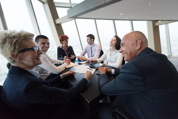 Grupo de empresarios en la reunión — Foto de Stock