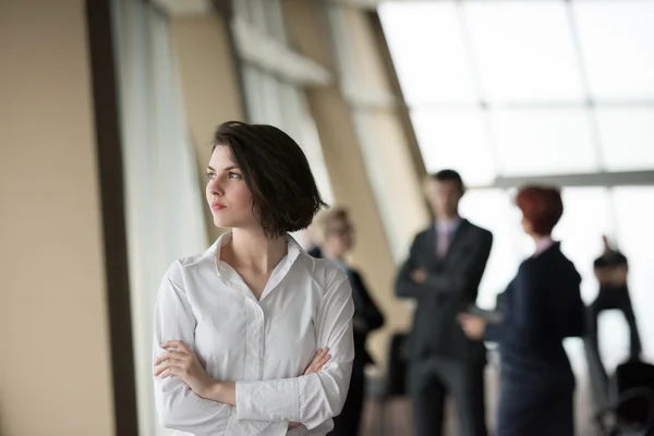Young business woman in front her team — Stockfoto
