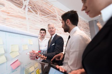 iş adamları beyin fırtınası grup 