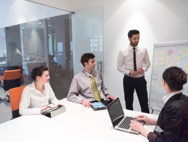 iş adamları beyin fırtınası grup 