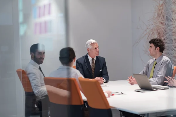 Människor affärsgrupp brainstorming om möte — Stockfoto