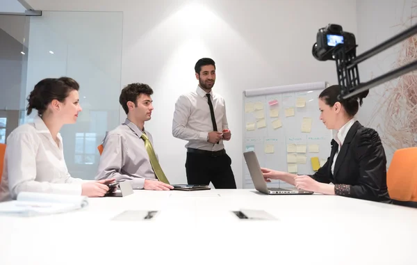 Brainstorming für Geschäftsleute — Stockfoto