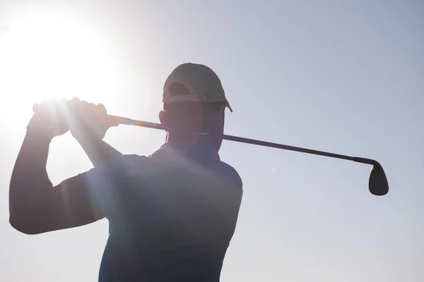 Jugador de golf golpear tiro —  Fotos de Stock