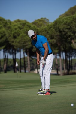 güneşli gün atış isabet golf oyuncu