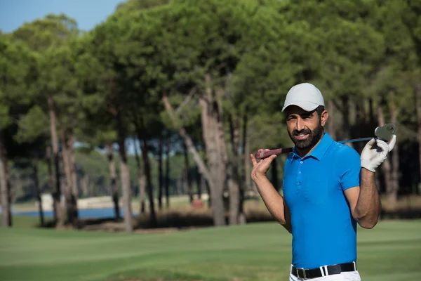 Retrato de jogador de golfe no curso — Fotografia de Stock