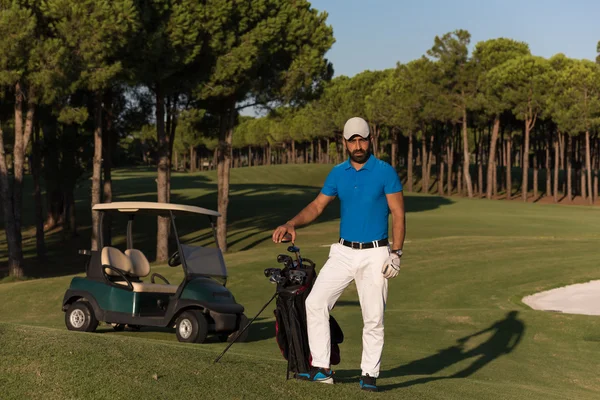 Retrato de golfista no campo de golfe — Fotografia de Stock