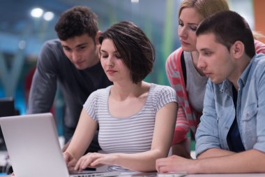 Öğrenciler grup çalışması