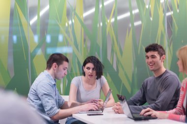 Öğrenciler grup çalışması