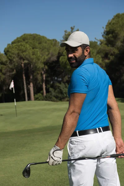 Golf-spelare stående bakifrån — Stockfoto