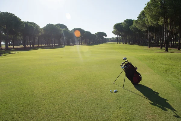 Golftasche auf Kurs — Stockfoto