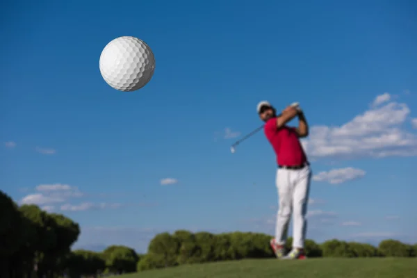 Golf player hitting long shot — Stock Photo, Image