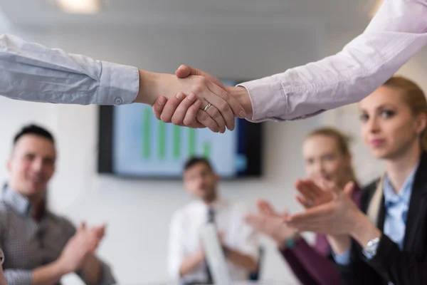Business womans handshake — Stock Photo, Image