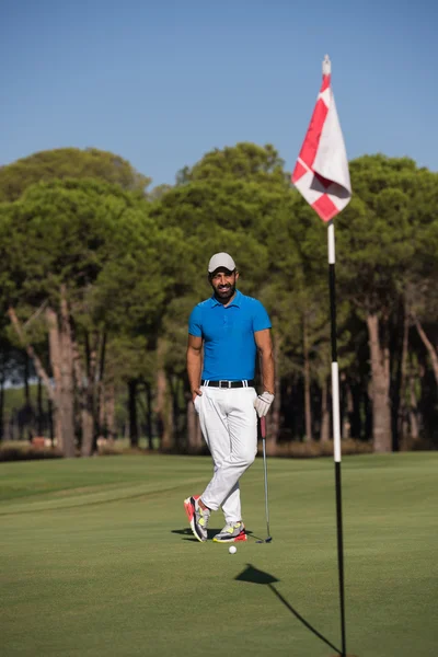 Retrato de jogador de golfe no curso — Fotografia de Stock