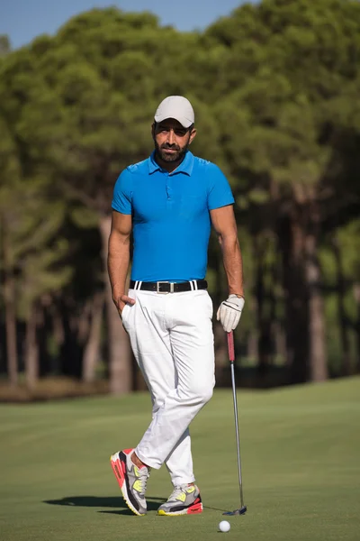 Golf-spelare porträtt på kurs — Stockfoto