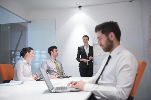 Joven hombre de negocios en reunión — Foto de Stock