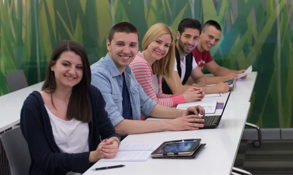 Studenten groep studie — Stockfoto