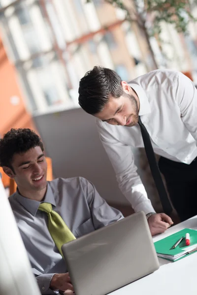 Startgruppen business folk arbetar på kontor — Stockfoto