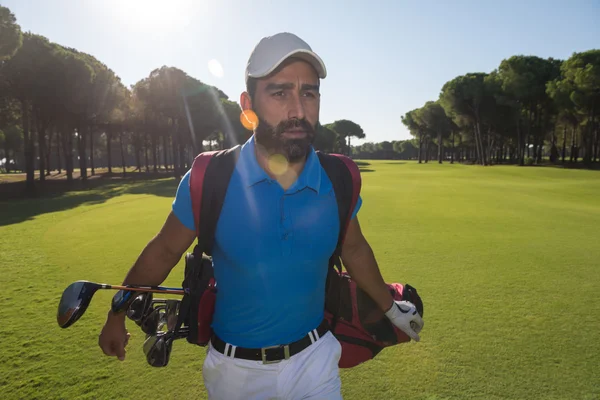 Jogador de golfe andando — Fotografia de Stock