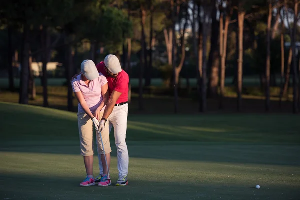 Un hombre instrucciones de golf —  Fotos de Stock