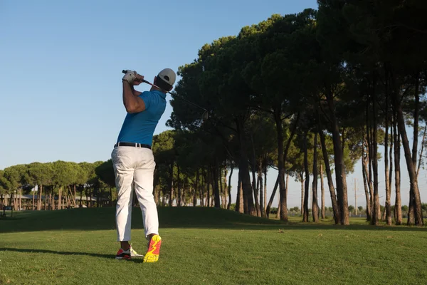 Schöner Golfspieler — Stockfoto