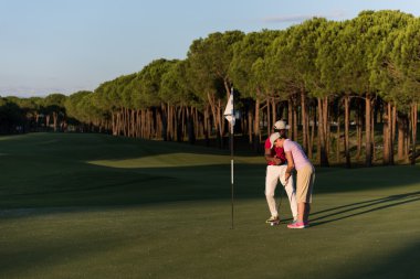 Yakışıklı golf oyuncu