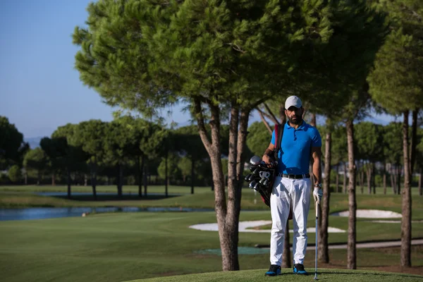 Golf oyuncu portre sahasında — Stok fotoğraf