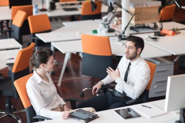 iş birkaç proje üzerinde birlikte çalışma