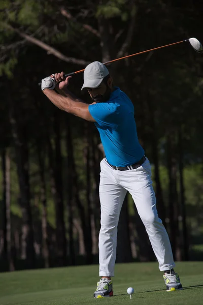 Golf player hitting shot — Stock Photo, Image