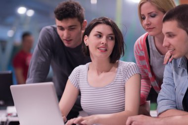 Öğrenciler grup çalışması