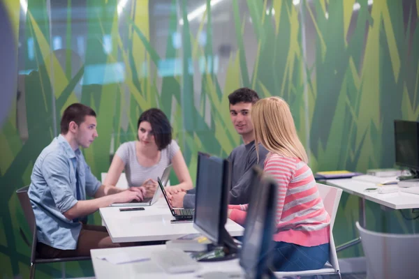 Studenten groep studie — Stockfoto