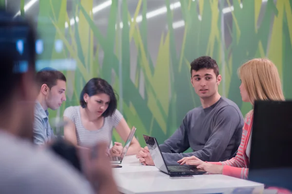 Studenten groep studie — Stockfoto