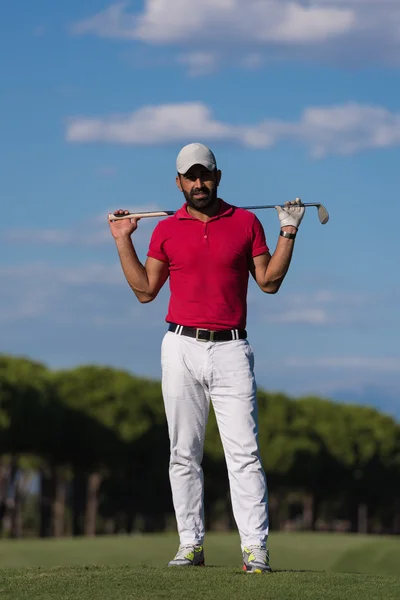 Szép közel-keleti golf játékos portré-pályán — Stock Fotó