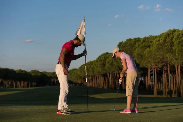 Um homem instruções de golfe — Fotografia de Stock