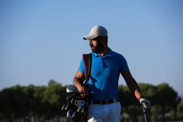 Retrato de golfista en el campo de golf — Foto de Stock