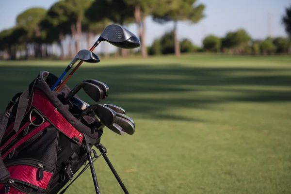 Cerrar bolsa de golf en el campo — Foto de Stock