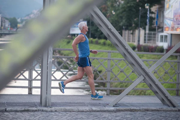 Starší muž běhání — Stock fotografie