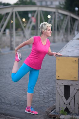 sarışın kadın koşu sabaha germe