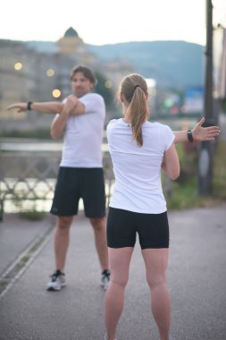 Çift jogging önce ısınma