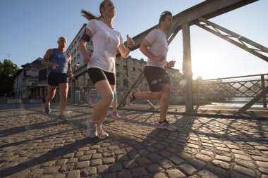 insanlar grup koşusu