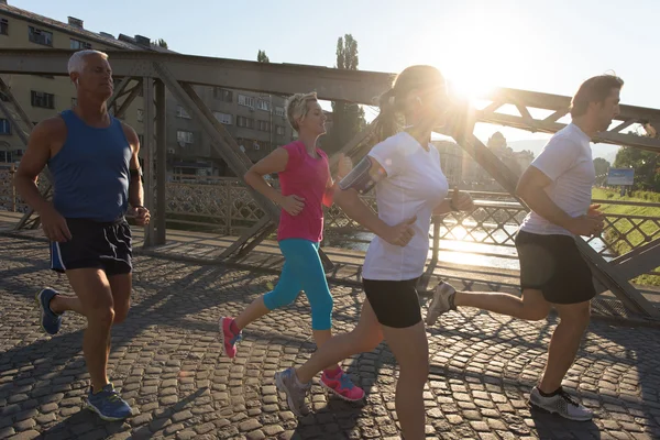 Pessoas grupo jogging — Fotografia de Stock