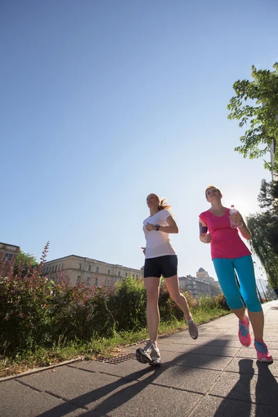 Female friends jogging — Stock Photo, Image