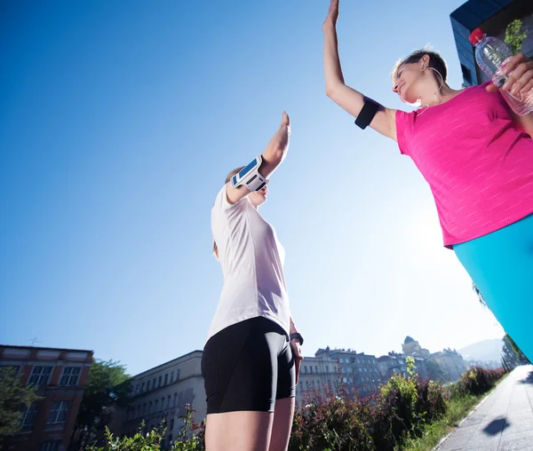 Parabenizar e feliz para terminar o treino matinal — Fotografia de Stock