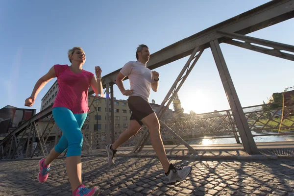 Couple jogging on sunny day — Stock Photo, Image