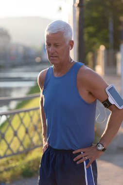 yakışıklı üst düzey koşu adam portresi