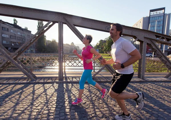 Couple jogging on sunny day — Stock Photo, Image