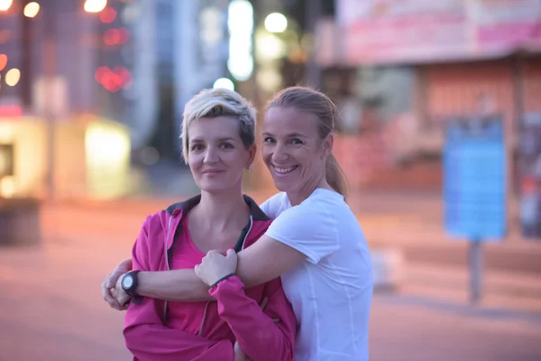 Couple échauffement avant le jogging — Photo