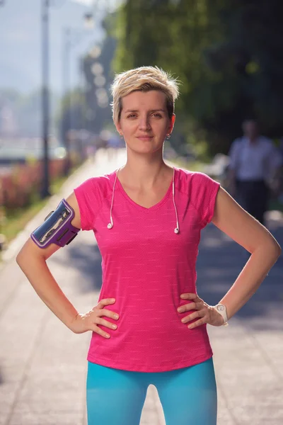 Vrouw staand joggen — Stockfoto