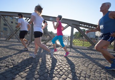 insanlar grup koşusu