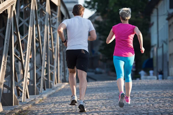 Zdrowe Dojrzałe para jogging — Zdjęcie stockowe