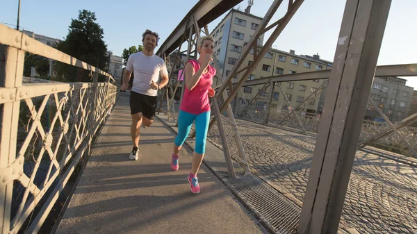 Zdravý dospělý pár jogging — Stock fotografie